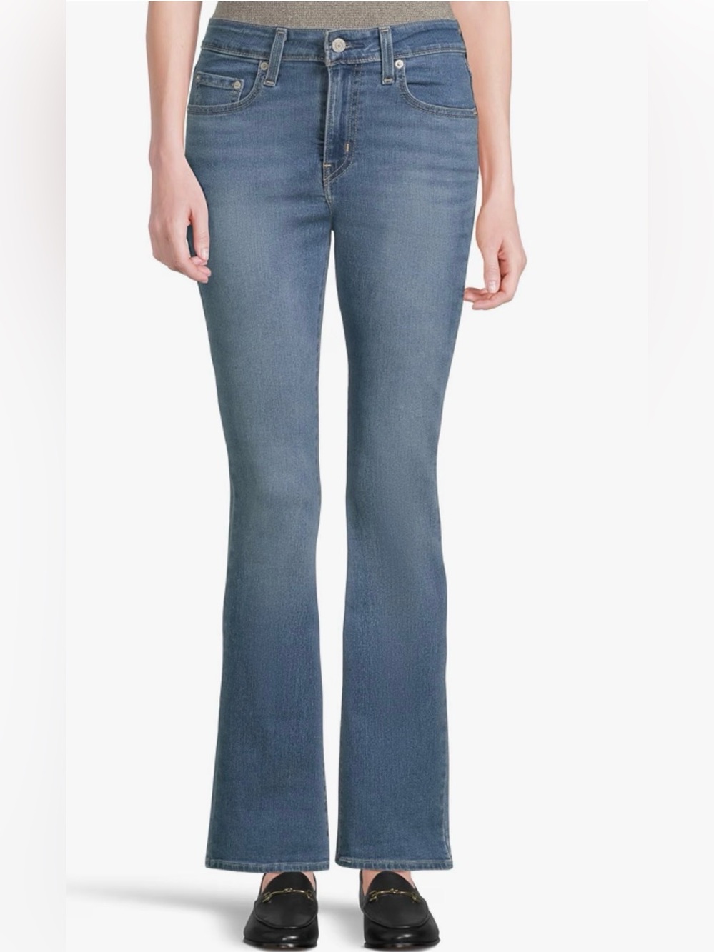 Levis Women's Flared Denim Jeans in Medium Blue Wash
